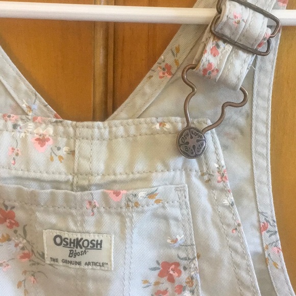 Like New! OshKosh Classic Overalls in Floral Pattern, Size 3T - Picture 4 of 11